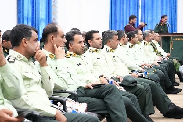 عکس | دیدار فرماندهان و کارکنان نیروهای مسلح با نماینده ولی‌فقیه در لرستان