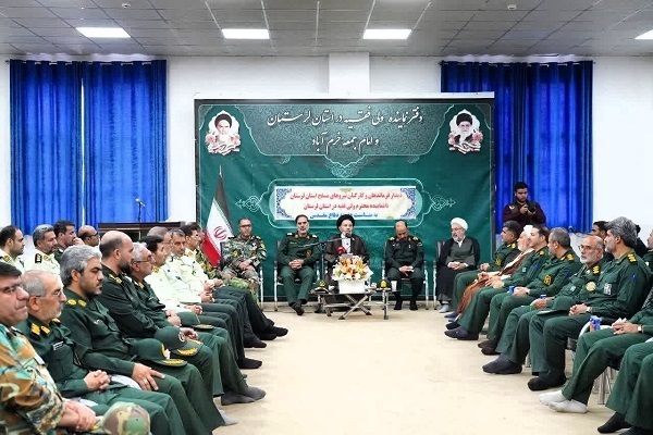 عکس | دیدار فرماندهان و کارکنان نیروهای مسلح با نماینده ولی‌فقیه در لرستان