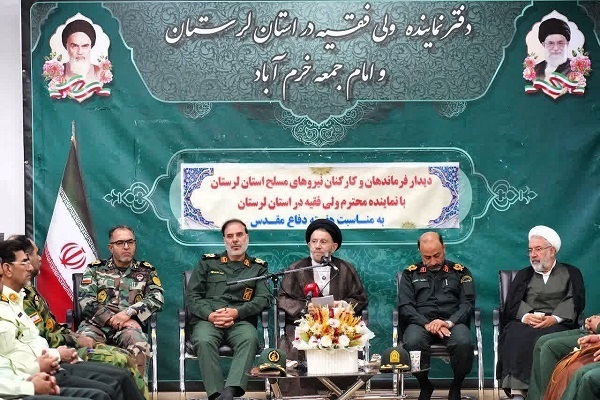 عکس | دیدار فرماندهان و کارکنان نیروهای مسلح با نماینده ولی‌فقیه در لرستان