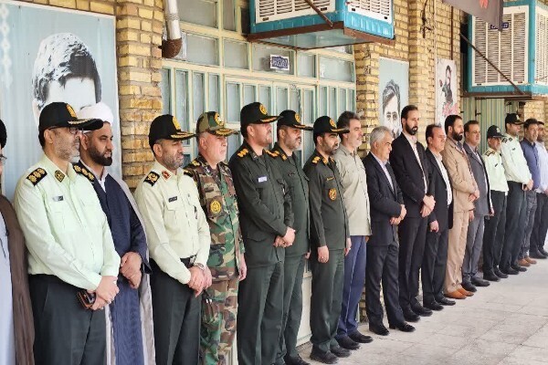 گلباران و عطر افشانی گلزار مطهر شهدای شهرستان خرم‌آباد