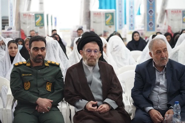 اهدای جهیزیه به نوعروسان