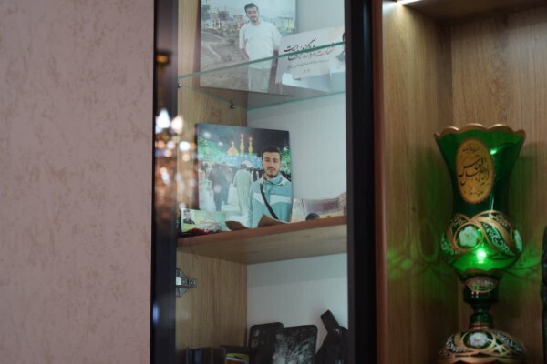 دیدار نماینده ولی‌فقیه در لرستان با خانواده شهید طولابی