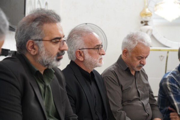 دیدار نماینده ولی‌فقیه در لرستان با خانواده شهید طولابی