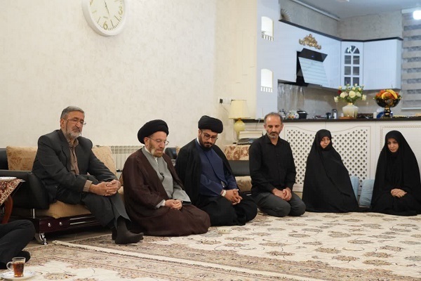 دیدار اعضای شورای فرهنگ عمومی لرستان با خاناده شهدای جنگ 12 روزه