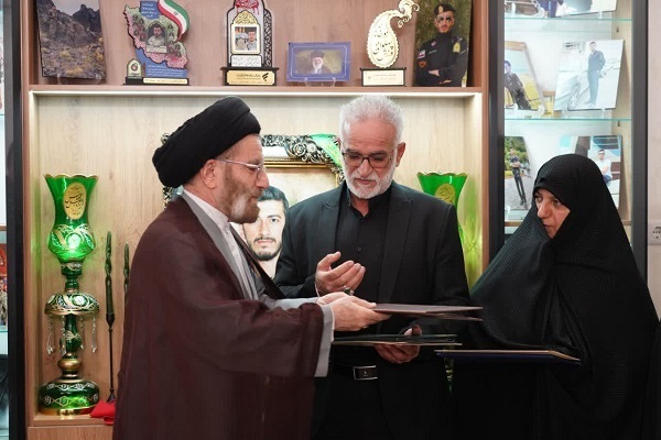 دیدار اعضای شورای فرهنگ عمومی لرستان با خاناده شهدای جنگ 12 روزه