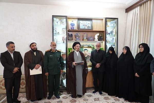 دیدار اعضای شورای فرهنگ عمومی لرستان با خاناده شهدای جنگ 12 روزه