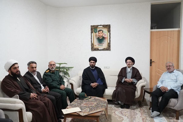 دیدار اعضای شورای فرهنگ عمومی لرستان با خاناده شهدای جنگ 12 روزه