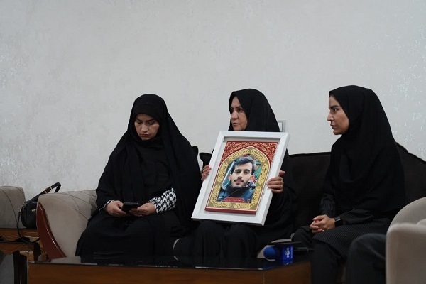 دیدار اعضای شورای فرهنگ عمومی لرستان با خاناده شهدای جنگ 12 روزه