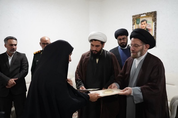 دیدار اعضای شورای فرهنگ عمومی لرستان با خاناده شهدای جنگ 12 روزه