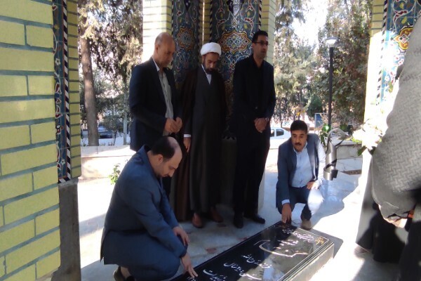 ادای احترام معاون فرهنگی جهاد دانشگاهی به شهید گمنام دانشگاه فرهنگیان علامه طباطبایی خرم‌آباد
