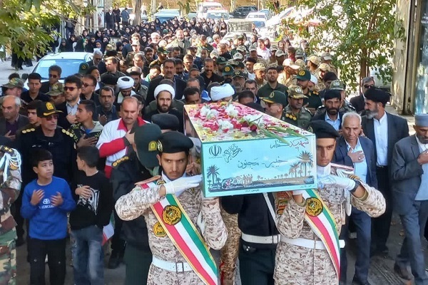 تشییع پیکر شهدای گمنام بر روی دستان مردم لرستان