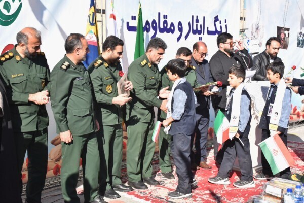 نواخته شدن زنگ ایثار و مقاومت به مناسبت هفته بسیج