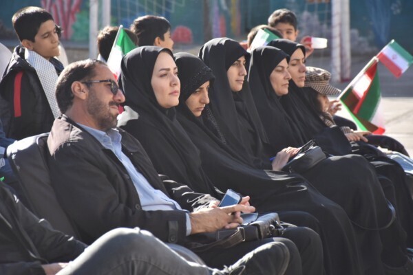 نواخته شدن زنگ ایثار و مقاومت به مناسبت هفته بسیج