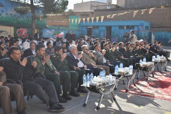 نواخته شدن زنگ ایثار و مقاومت به مناسبت هفته بسیج