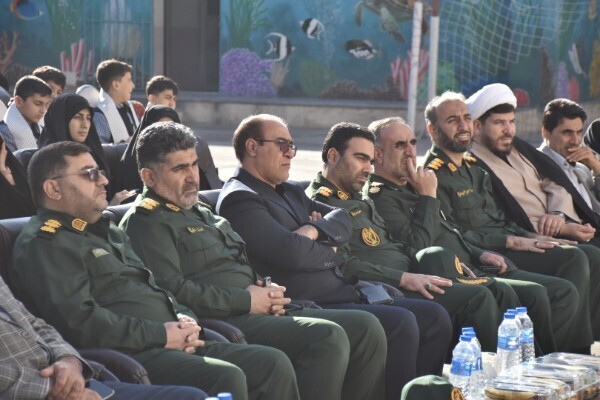 نواخته شدن زنگ ایثار و مقاومت به مناسبت هفته بسیج