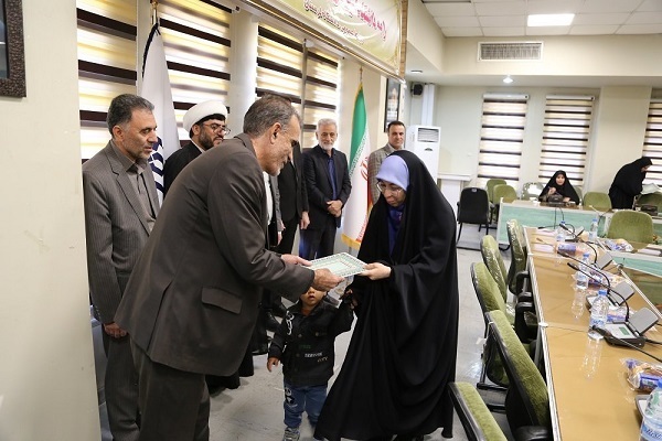 تجلیل دانشگاه لرستان از خانواده‌های معظم شهیدان جنگ تحمیلی 12 روزه