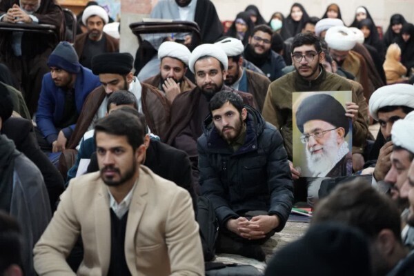 اجتماع طلاب و روحانیون لرستان در محکومیت هتک‌کنندگان قرآن کریم، مرجعیت دینی و ولایت فقیه