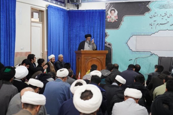 اجتماع طلاب و روحانیون لرستان در محکومیت هتک‌کنندگان قرآن کریم، مرجعیت دینی و ولایت فقیه