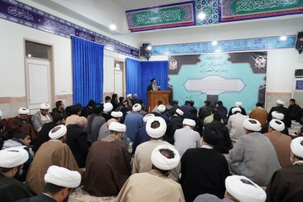 اجتماع طلاب و روحانیون لرستان در محکومیت هتک‌کنندگان قرآن کریم، مرجعیت دینی و ولایت فقیه
