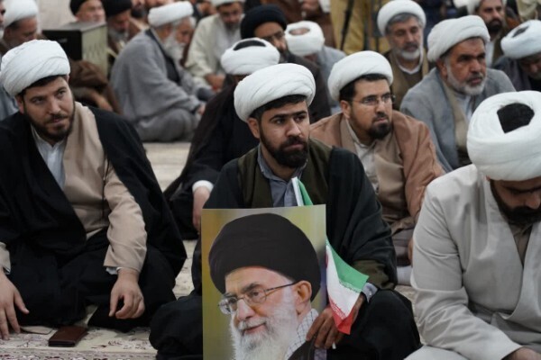 اجتماع طلاب و روحانیون لرستان در محکومیت هتک‌کنندگان قرآن کریم، مرجعیت دینی و ولایت فقیه