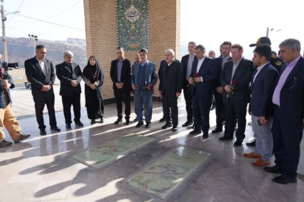 ادای احترام وزیر میراث‌فرهنگی به مقام شامخ شهدای گمنام پلدختر