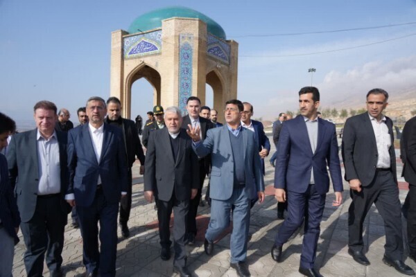ادای احترام وزیر میراث‌فرهنگی به مقام شامخ شهدای گمنام پلدختر