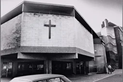 1974 : la première mosquée marocaine d'Amsterdam au sous-sol d'une église