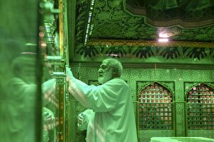 Pembersihan Dharih Haram Suci Imam Ridha (as) bertepatan dengan Dahe-e Karamat