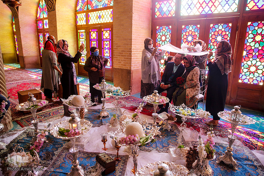 Iran: matrimonio alla Moschea Rosa
