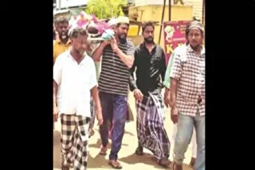 India: musulmani aiutano a tenere funerale di un uomo indù