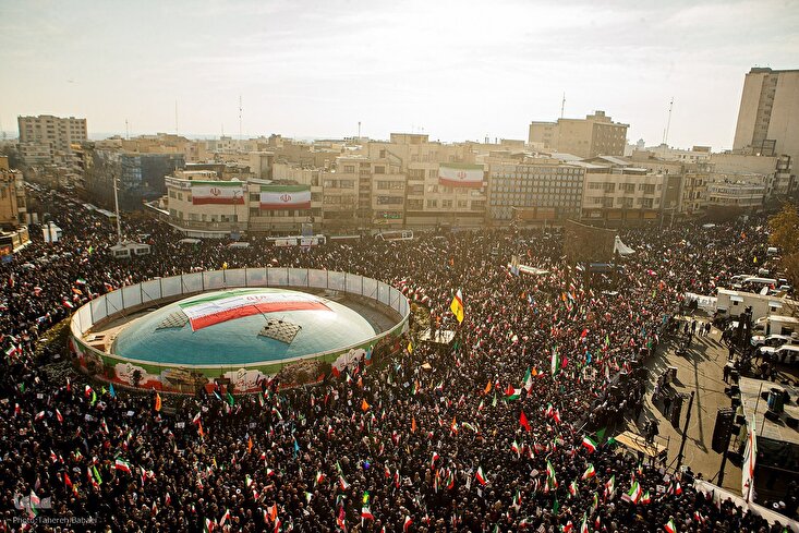 FOTO - Tehran: manifestazioni in difesa della Repubblica Islamica