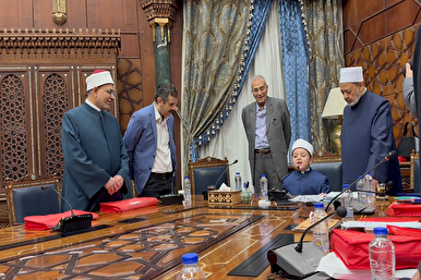 Mısırlı küçük dahi El Ezher’de Kur’an ezber yeteneğini sergiledi