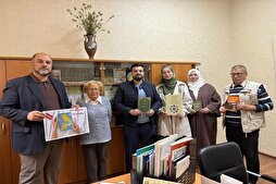 Ukrayna Halk Kütüphanesi’ne Kur’an-ı Kerim çevirisi hediye edildi