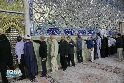 غبارروبی حرم حضرت معصومه (س) توسط جامعه قرآنی 