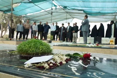 غبارروبی قبور شهدای جنگ تحمیلی 12 روزه