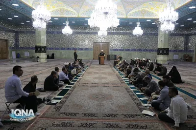 غبارروبی حرم حضرت معصومه (س) توسط جامعه قرآنی 