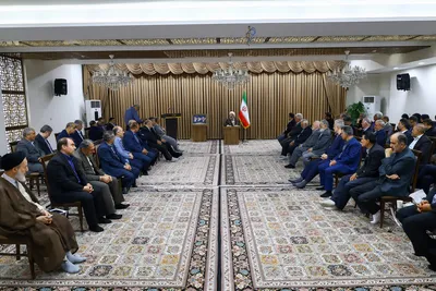 دیدار جمعی از فعالین اقتصادی و بازاریان تبریز با امام جمعه تبریز