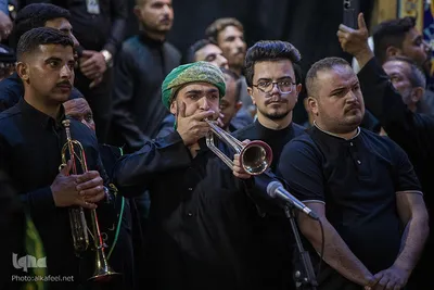 مراسم تعویض پرچم گنبد حرم حضرت اباالفضل العباس(ع) از قرمز به مشکی